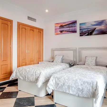 Oleholidays Pb 218 Primera Linea De Mar Puerto Banus *