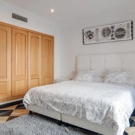 Oleholidays Pb 218 Primera Linea De Mar Puerto Banus